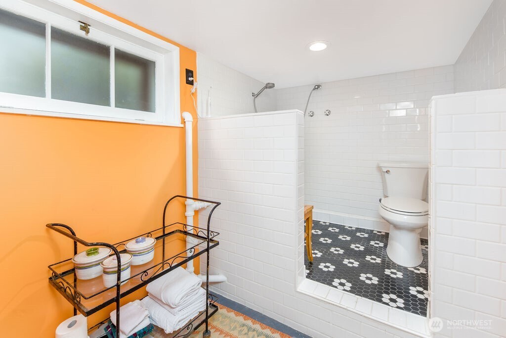 1206 North 2nd Street Renton, WA 98057 - Photo 14 of 24 a bathroom with a toilet and a sink