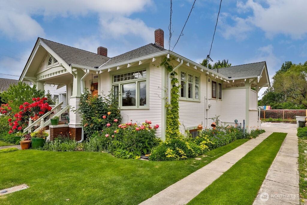 1206 North 2nd Street Renton, WA 98057 - Photo 18 of 24 a front view of a house with a yard