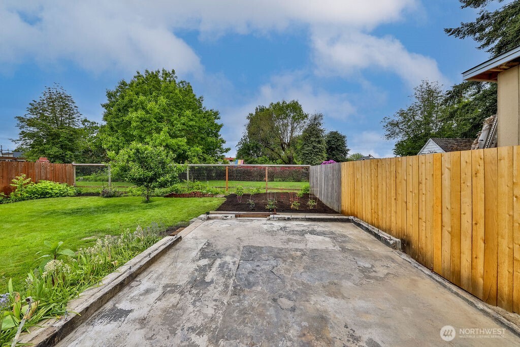 1206 North 2nd Street Renton, WA 98057 - Photo 21 of 24 a view of a back yard with a pathway