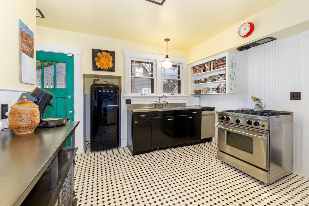 1206 North 2nd Street Renton, WA 98057 - Photo 5 of 24 a kitchen with a stove and a refrigerator