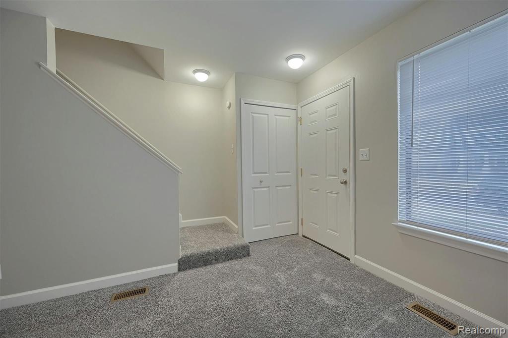 3116 Summers Road Keego Harbor, MI 48320 - Photo 3 of 25