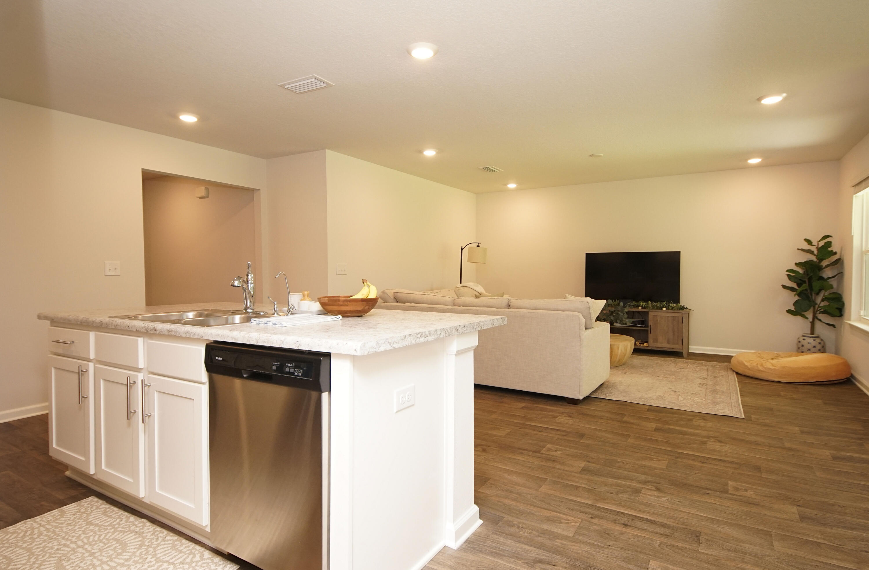 334 This Way Freeport, FL 32439 - Photo 20 of 55 a living room with kitchen island furniture and a flat screen tv