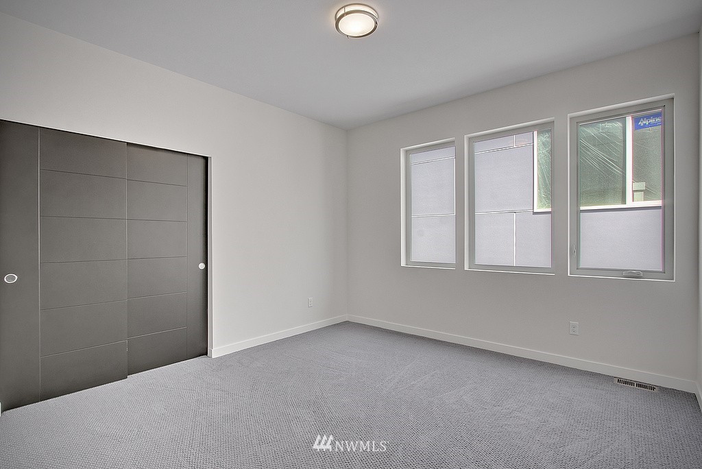 3929 Southwest Kenyon Street Seattle, WA 98136 - Photo 11 of 18 Gallery Image 11