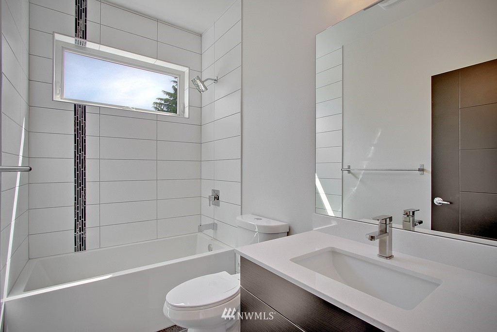 3929 Southwest Kenyon Street Seattle, WA 98136 - Photo 12 of 18 Gallery Image 12