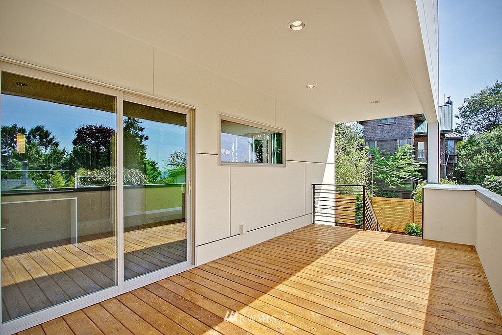 3929 Southwest Kenyon Street Seattle, WA 98136 - Photo 15 of 18 Gallery Image 15