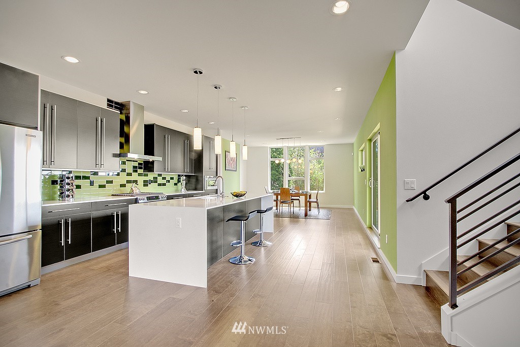 3929 Southwest Kenyon Street Seattle, WA 98136 - Photo 4 of 18 Gallery Image 4