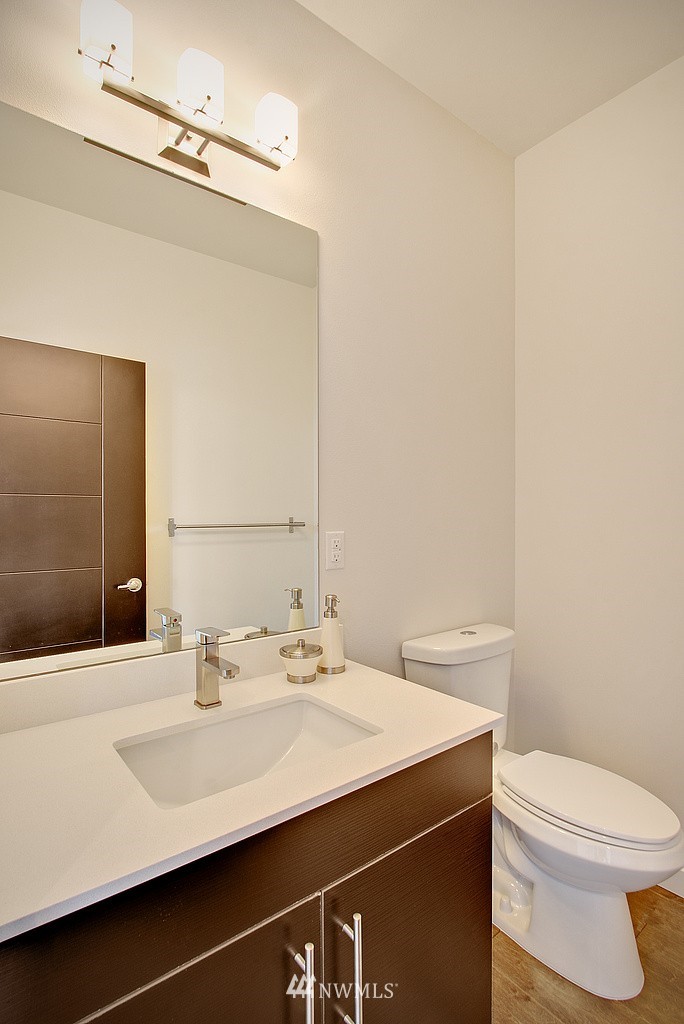 3929 Southwest Kenyon Street Seattle, WA 98136 - Photo 7 of 18 Gallery Image 7