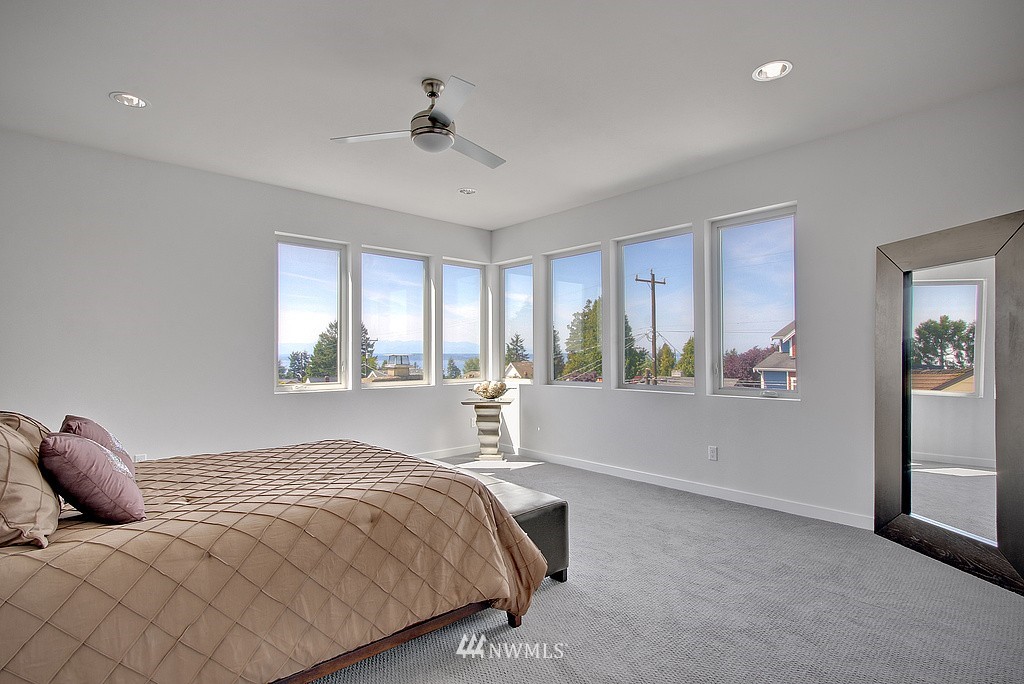 3929 Southwest Kenyon Street Seattle, WA 98136 - Photo 8 of 18 Gallery Image 8
