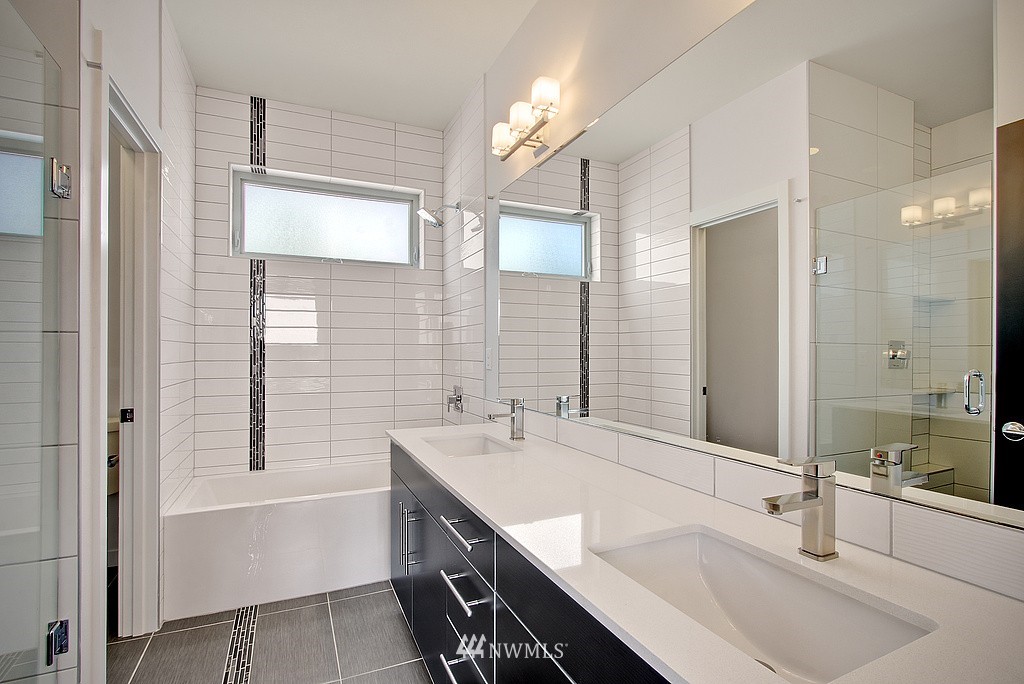 3929 Southwest Kenyon Street Seattle, WA 98136 - Photo 9 of 18 Gallery Image 9