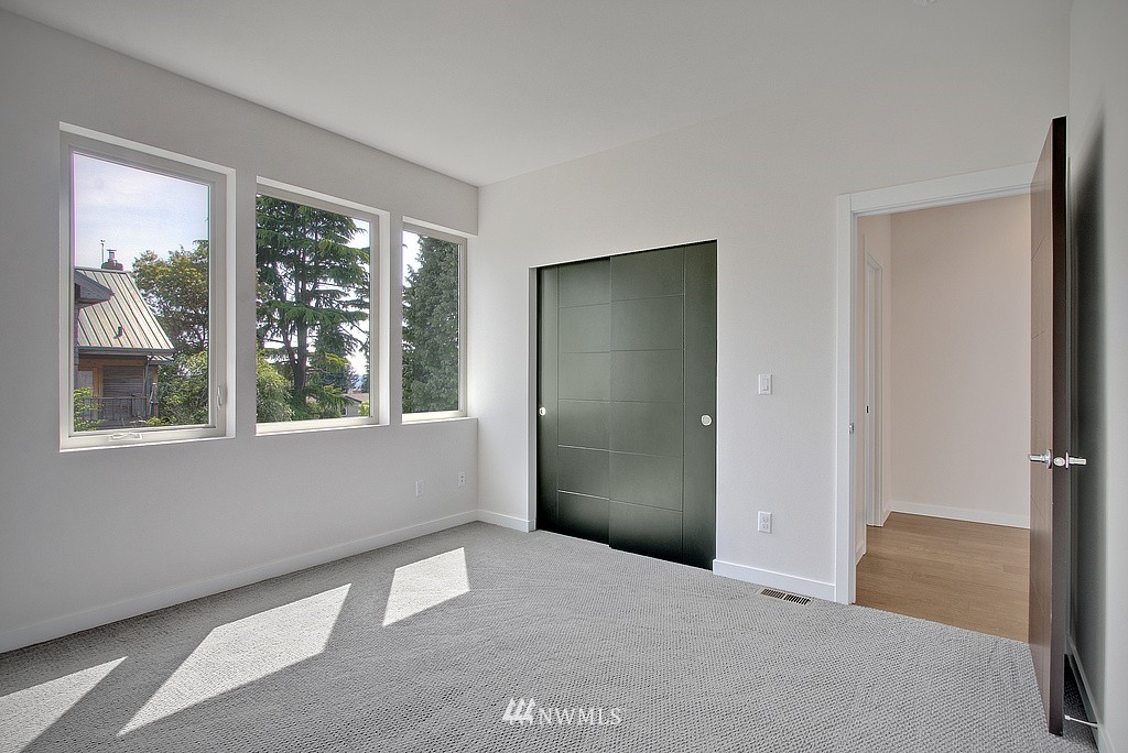 3929 Southwest Kenyon Street Seattle, WA 98136 - Photo 10 of 18 Gallery Image 10