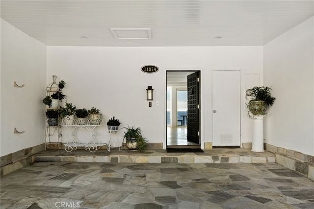 a view of a entryway