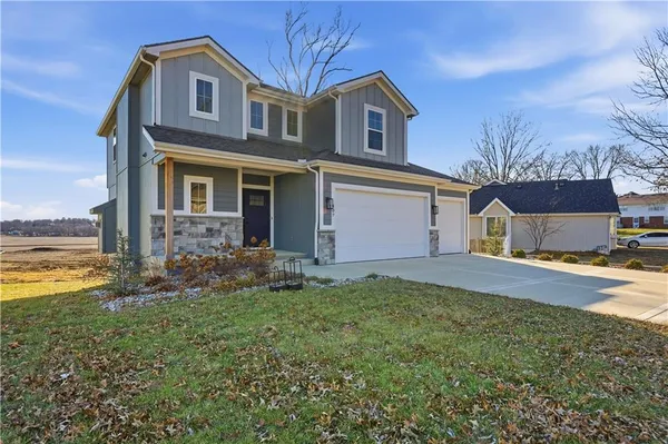 $499,900 | 407 6 Street, Smithville, MO 64089