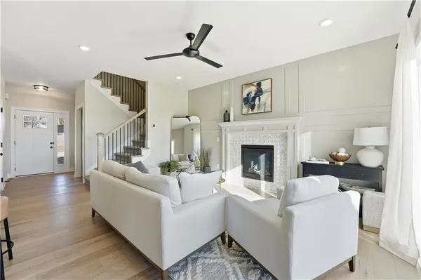 $499,900 | 407 6 Street, Smithville, MO 64089