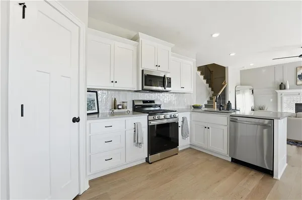 $499,900 | 407 6 Street, Smithville, MO 64089