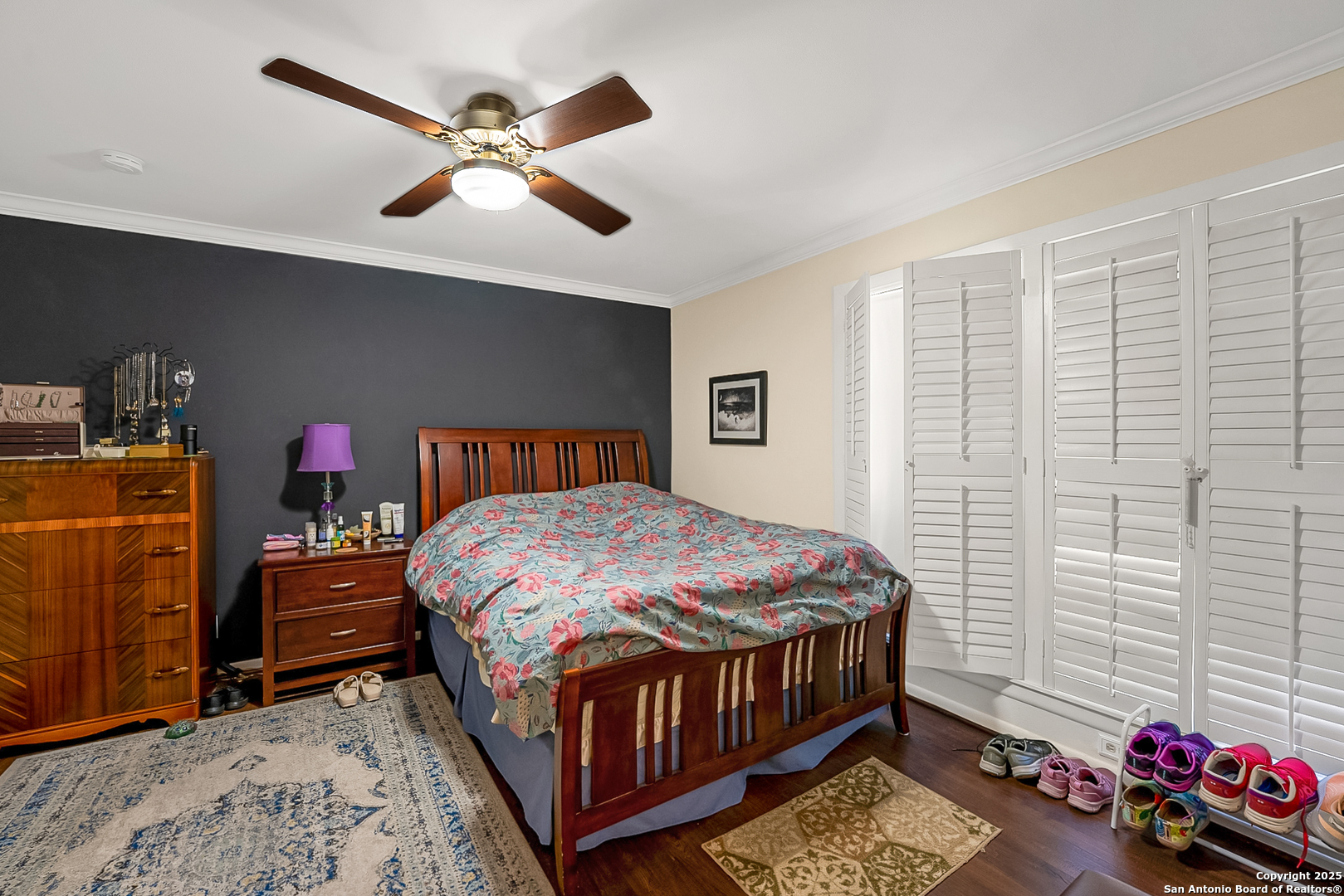 165 West Rampart Drive, Unit 706 San Antonio, TX 78216 - Photo 16 of 20 a bedroom with a bed and a chandelier