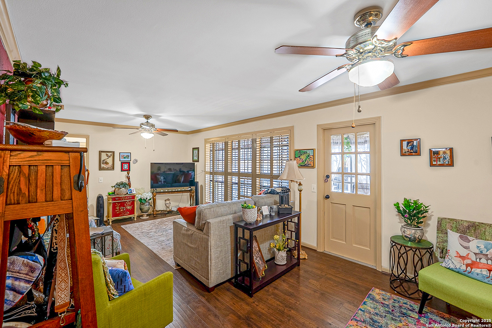 165 West Rampart Drive, Unit 706 San Antonio, TX 78216 - Photo 5 of 20 a living room with furniture fireplace and flat screen tv
