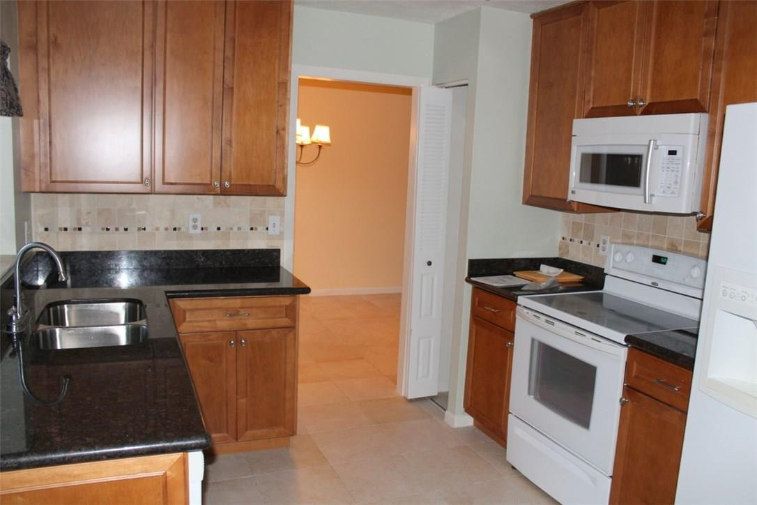 9732 Saddlebrook Drive Boca Raton, FL 33496 - Photo 3 of 16 Photo 3
