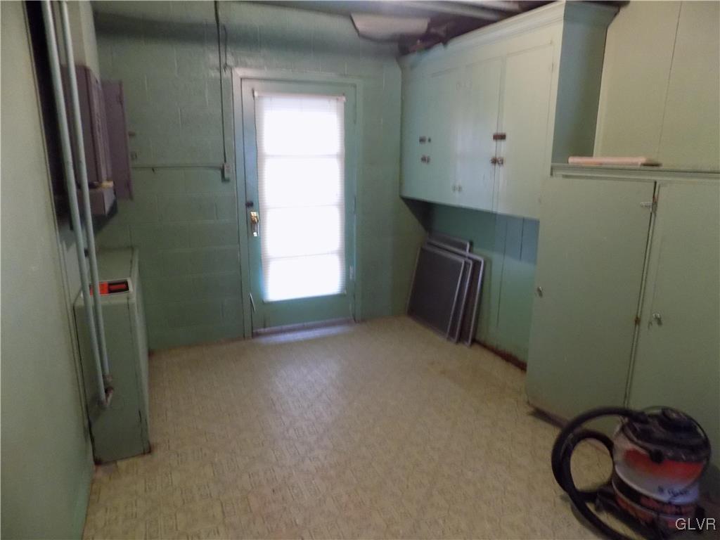 1604 Mitman Road Easton, PA 18040 - Photo 25 of 30 Work Shop area