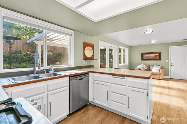 $679,950 | 16508 39th St Court East, Lake Tapps, WA 98391