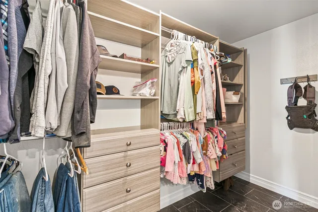 $679,950 | 16508 39th St Court East, Lake Tapps, WA 98391