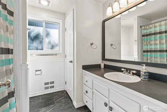 $679,950 | 16508 39th St Court East, Lake Tapps, WA 98391