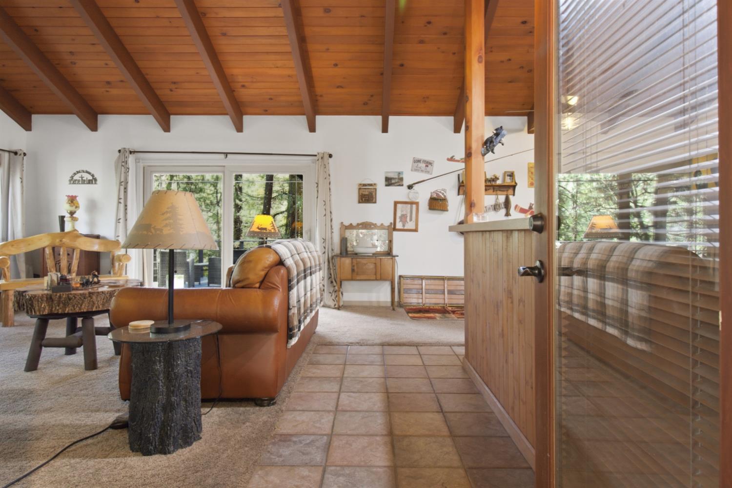4599 Rivendale Road Placerville, CA 95667 - Photo 3 of 27 a lobby with furniture and rug