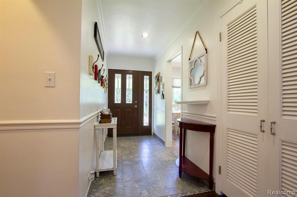 31949 Farmersville Road Farmington Hills, MI 48334 - Photo 12 of 32