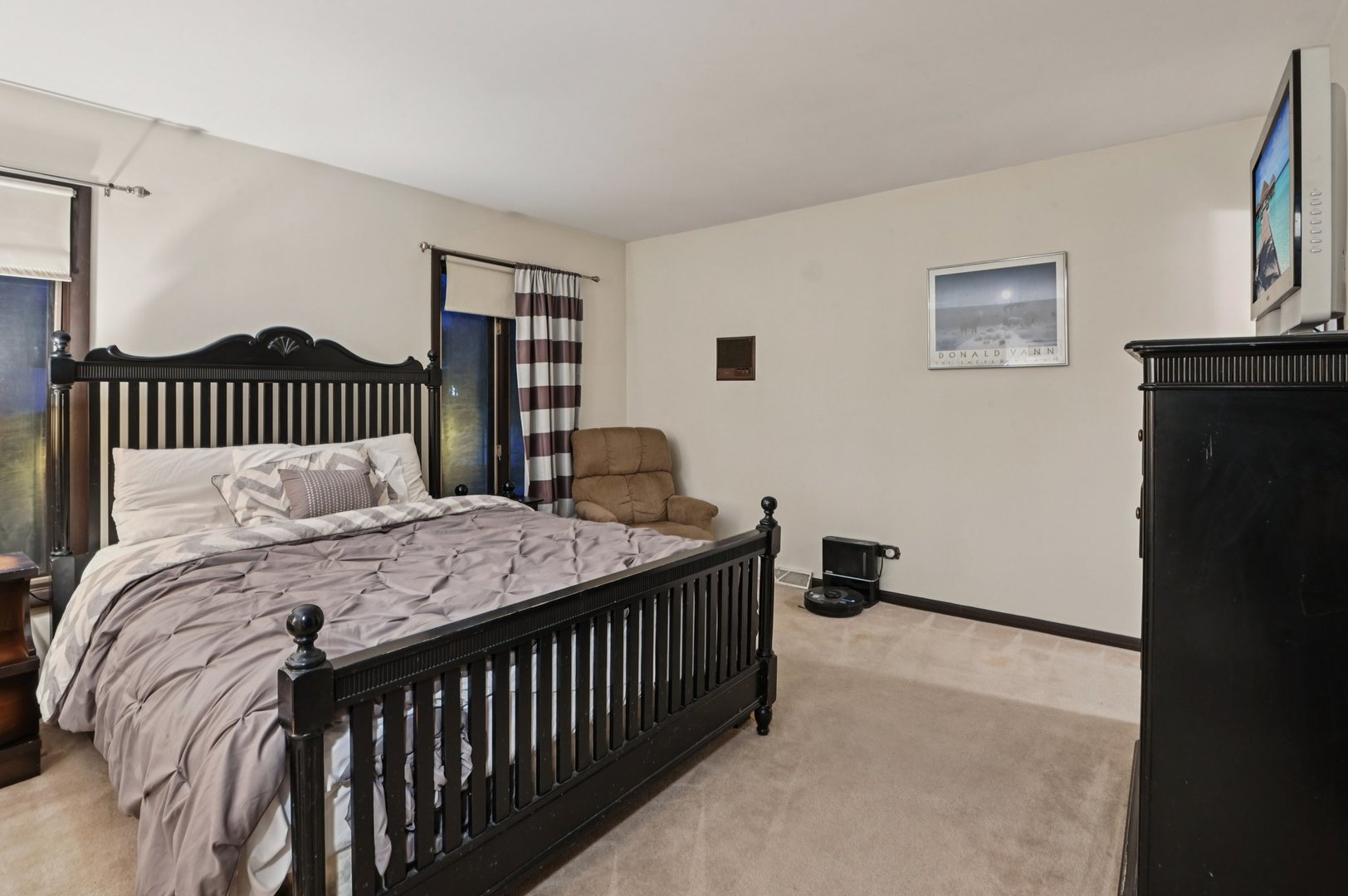 7605 Banks Street Justice, IL 60458 - Photo 13 of 47 a bedroom with a bed and dresser