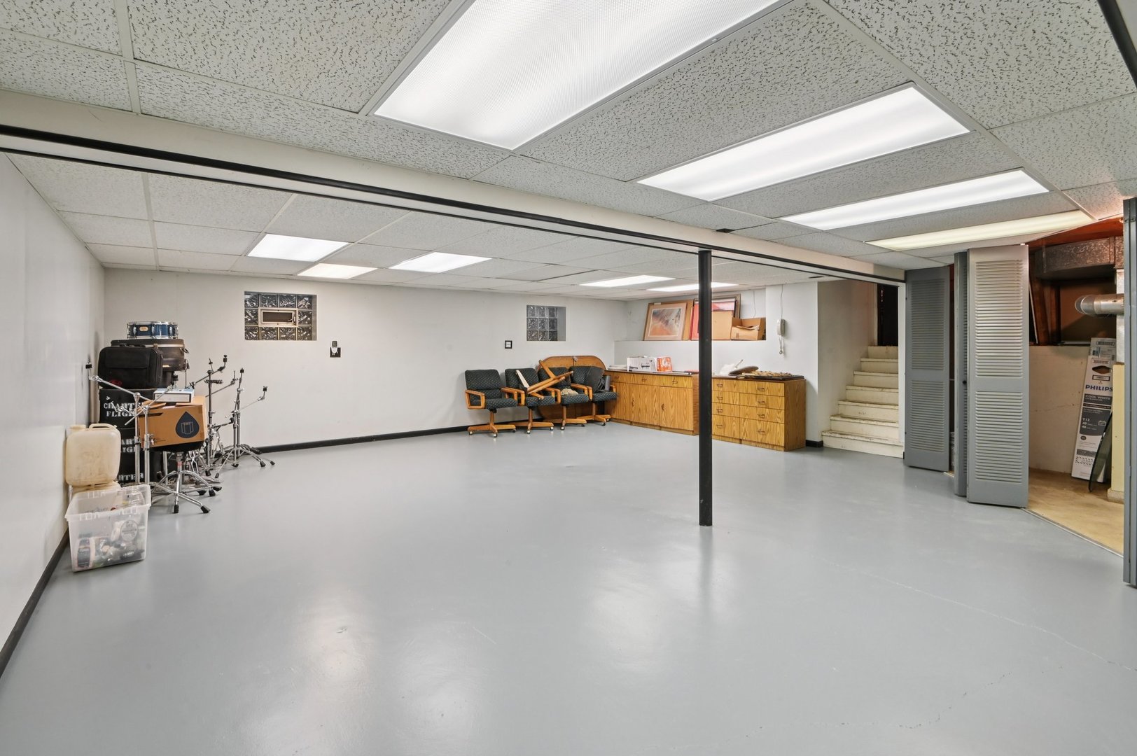 7605 Banks Street Justice, IL 60458 - Photo 34 of 47 a view of a room with gym equipment