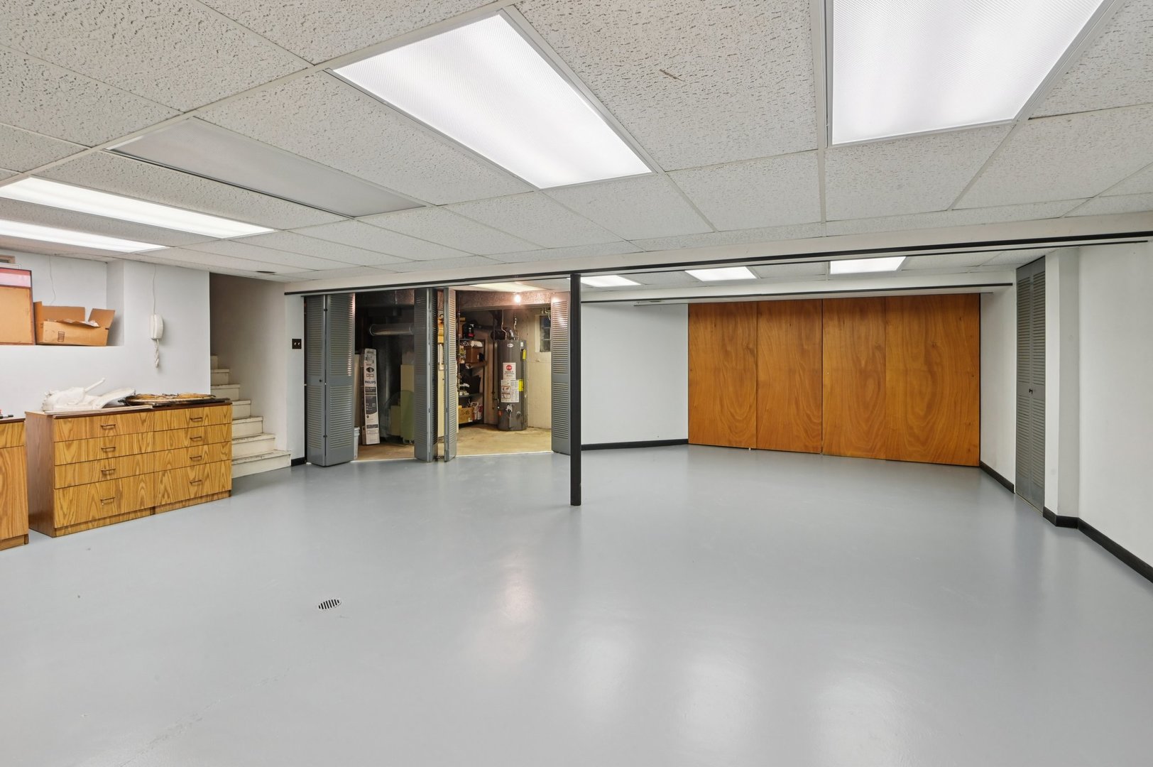 7605 Banks Street Justice, IL 60458 - Photo 35 of 47 a view of an empty room with closet