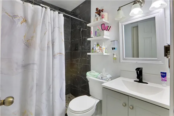 $235,000 | 218 Holy Cross Place, Kenner, LA 70065