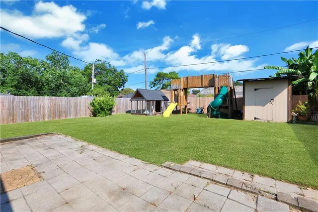 $240,000 | 218 Holy Cross Place, Kenner, LA 70065