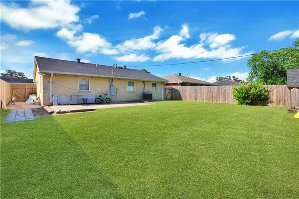 $235,000 | 218 Holy Cross Place, Kenner, LA 70065