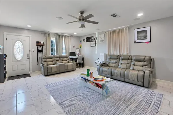 $235,000 | 218 Holy Cross Place, Kenner, LA 70065