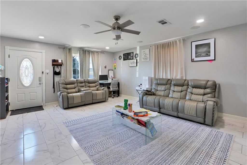 218 Holy Cross Place Kenner, LA 70065 - Photo 3 of 18