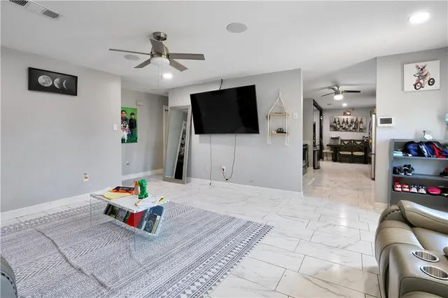 $240,000 | 218 Holy Cross Place, Kenner, LA 70065