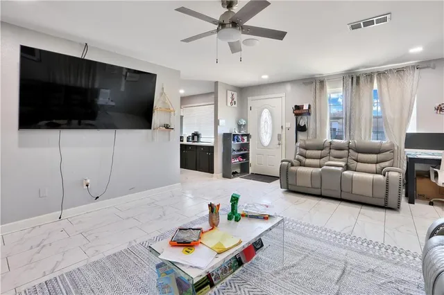 $240,000 | 218 Holy Cross Place, Kenner, LA 70065