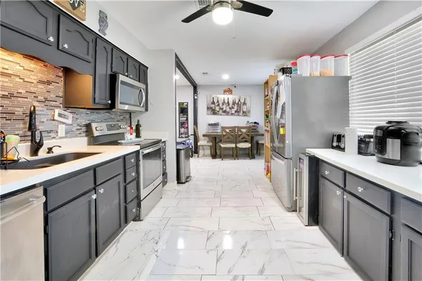 $235,000 | 218 Holy Cross Place, Kenner, LA 70065