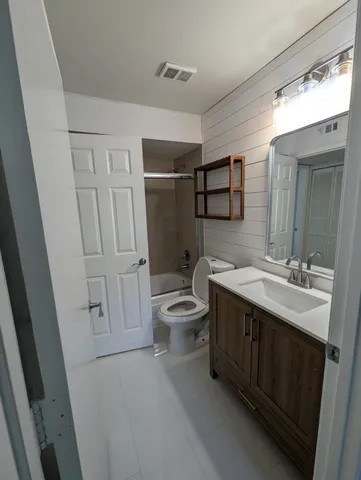 $2,200 | 1215 Crystal Way, Unit G, Delray Beach, FL 33444