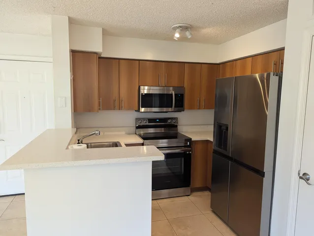 $2,200 | 1215 Crystal Way, Unit G, Delray Beach, FL 33444