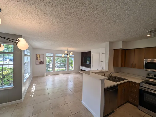 $2,200 | 1215 Crystal Way, Unit G, Delray Beach, FL 33444