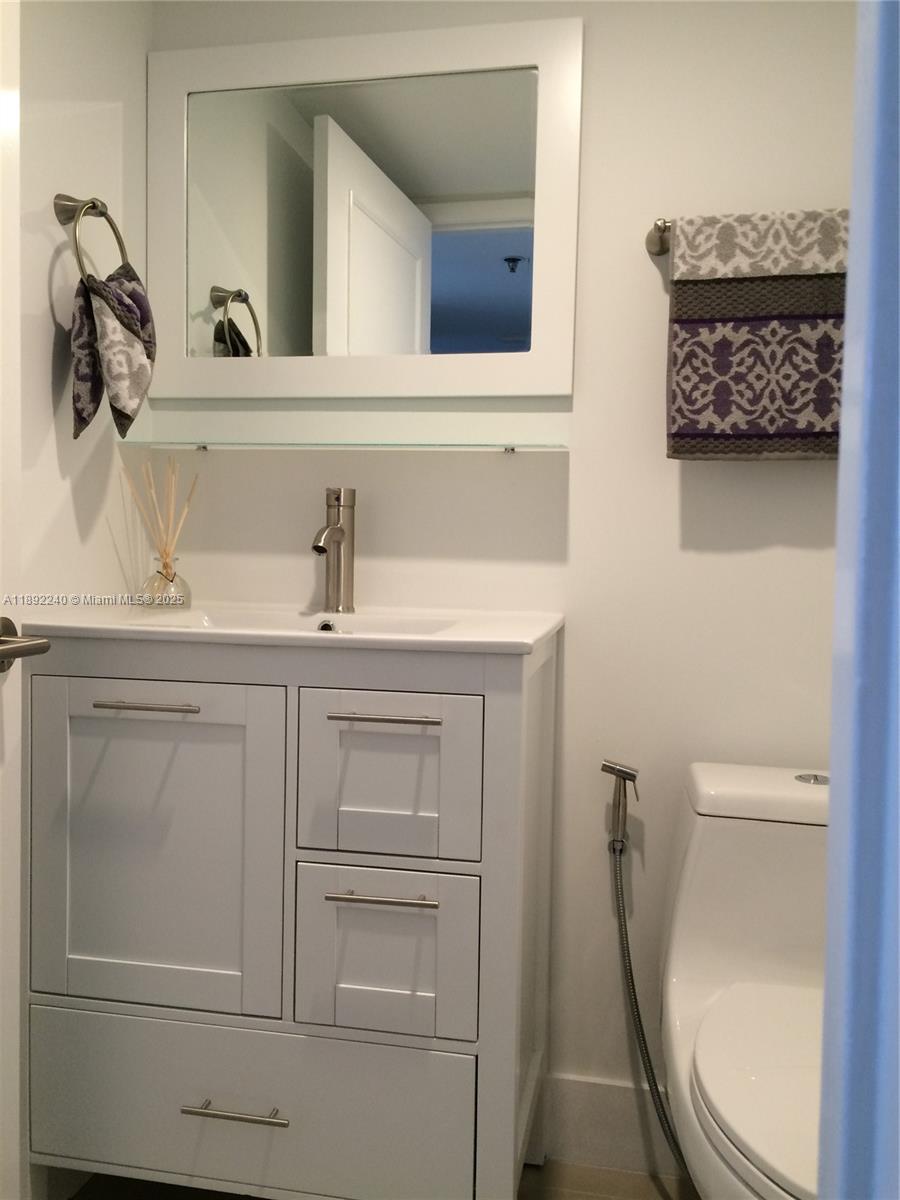 540 Brickell Key Drive, Unit 1602 Miami, FL 33131 - Photo 13 of 61 Enterance to condo half bath to the right handside.