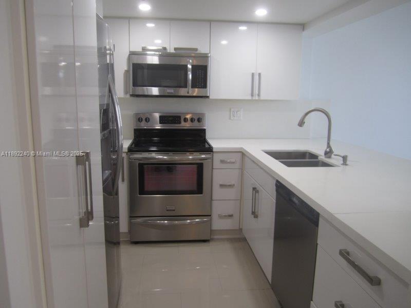 540 Brickell Key Drive, Unit 1602 Miami, FL 33131 - Photo 14 of 61