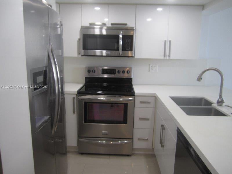 540 Brickell Key Drive, Unit 1602 Miami, FL 33131 - Photo 15 of 61