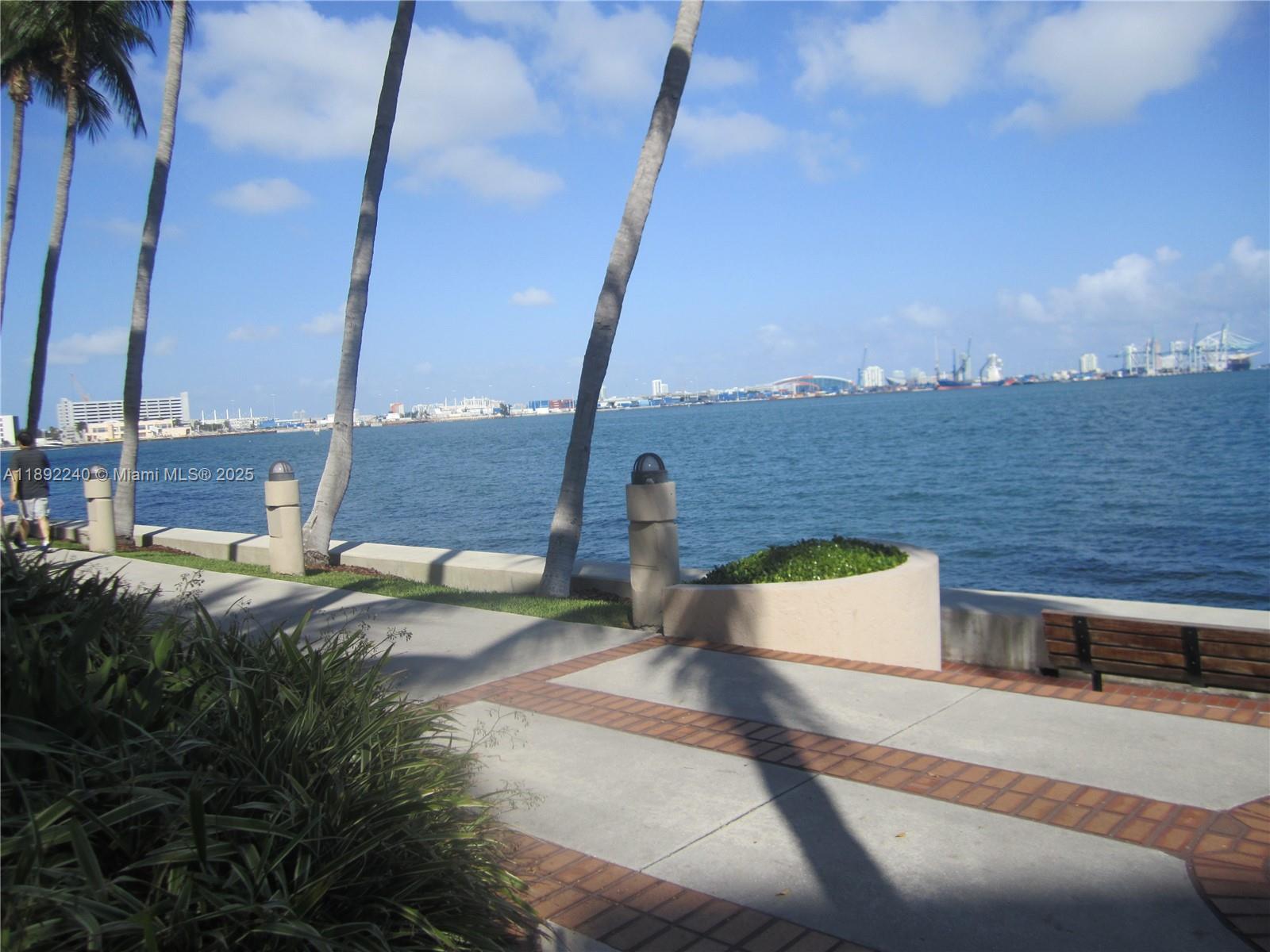 540 Brickell Key Drive, Unit 1602 Miami, FL 33131 - Photo 56 of 61 Island walking/jogging path.