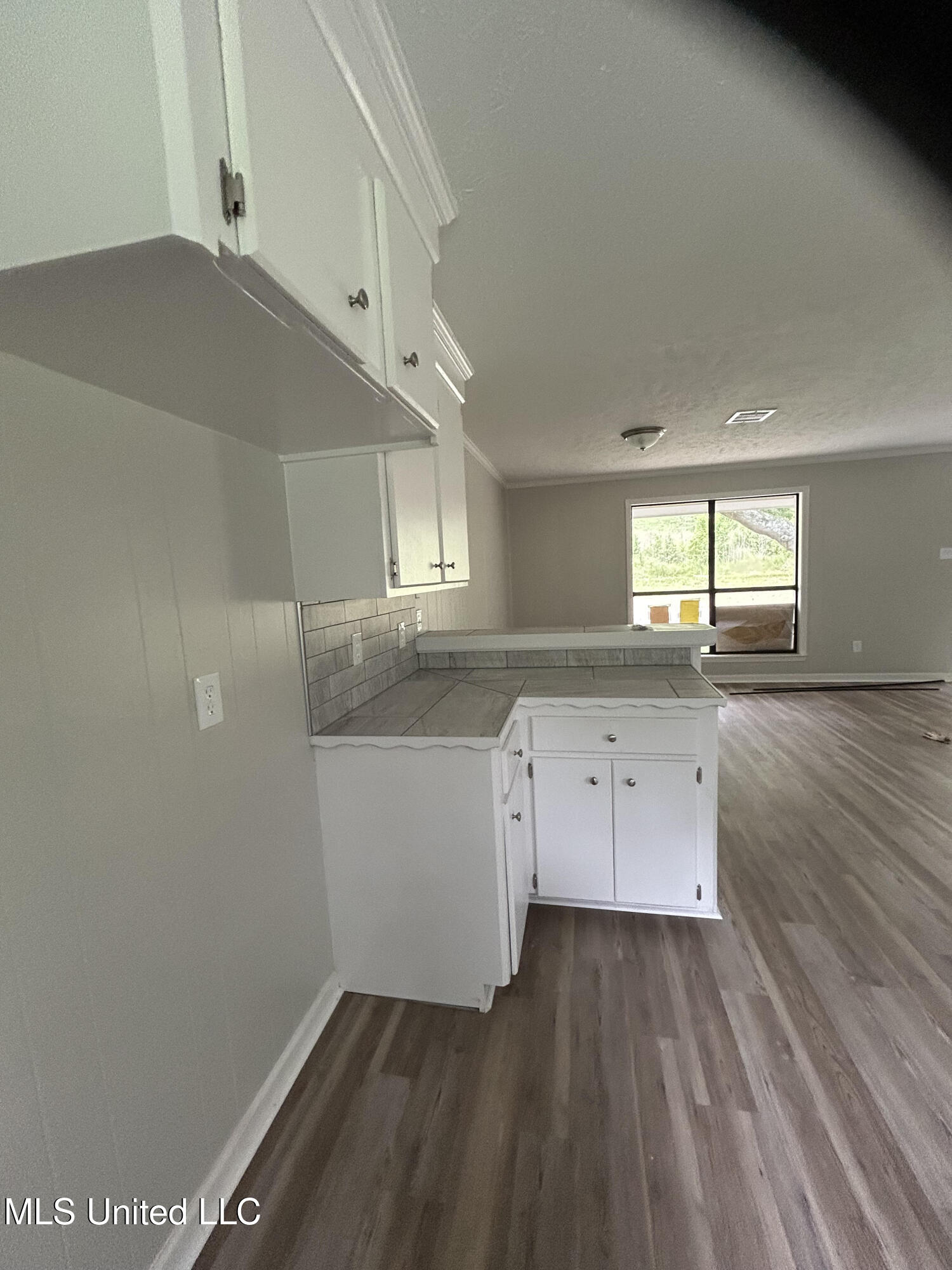 4534 Halls Ferry Road Vicksburg, MS 39180 - Photo 11 of 25 New appliances with good contract