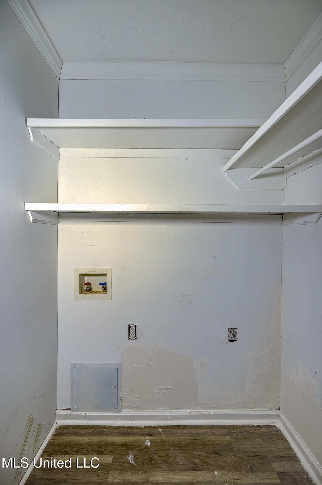 4534 Halls Ferry Road Vicksburg, MS 39180 - Photo 15 of 26 Laundry Room