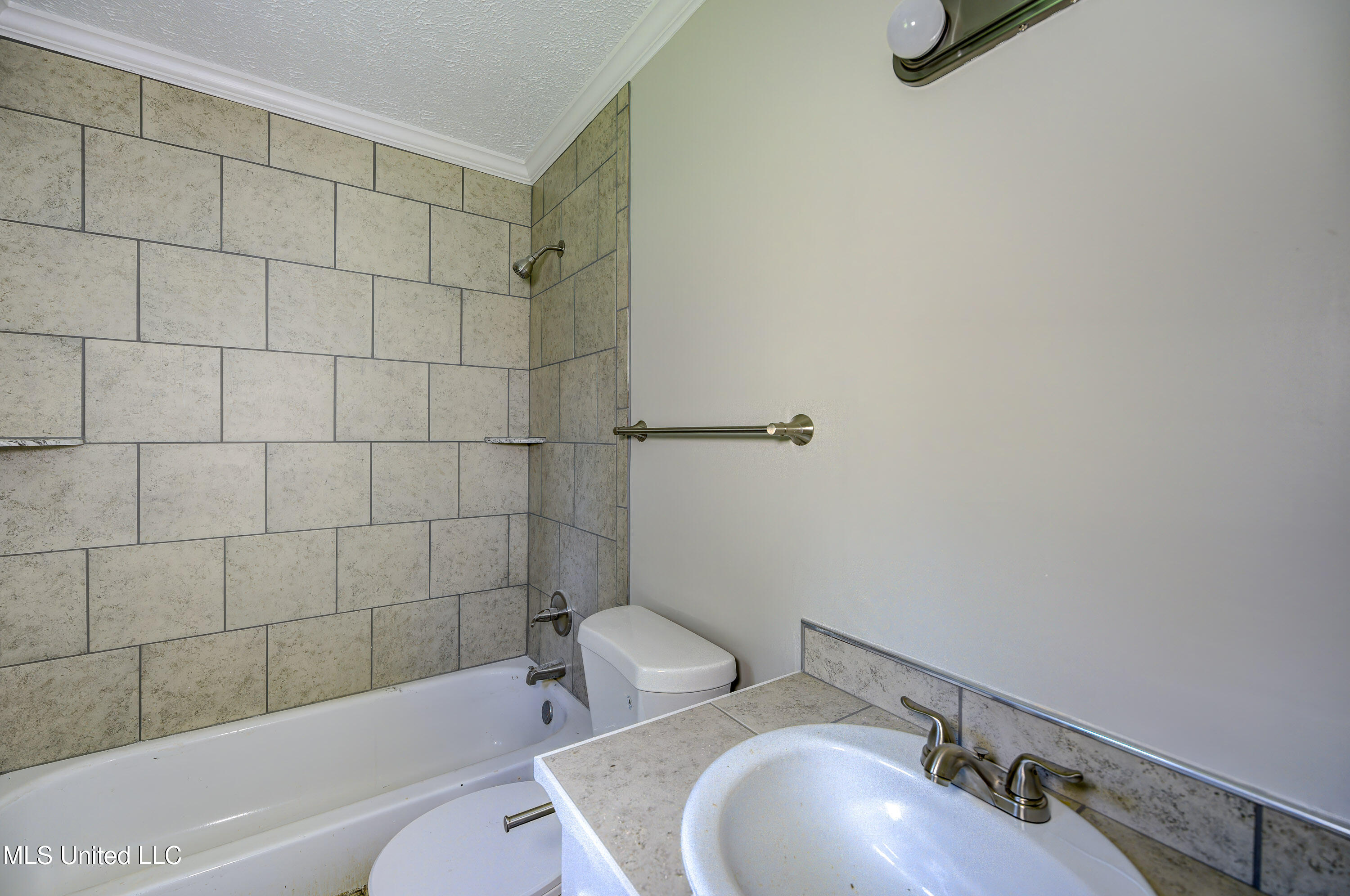 4534 Halls Ferry Road Vicksburg, MS 39180 - Photo 16 of 25 Primary Bathroom 1