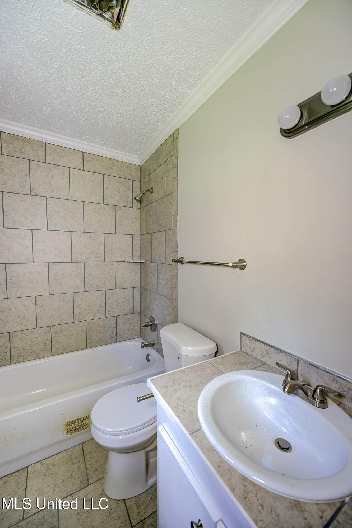 4534 Halls Ferry Road Vicksburg, MS 39180 - Photo 17 of 25 Primary Bathroom 2