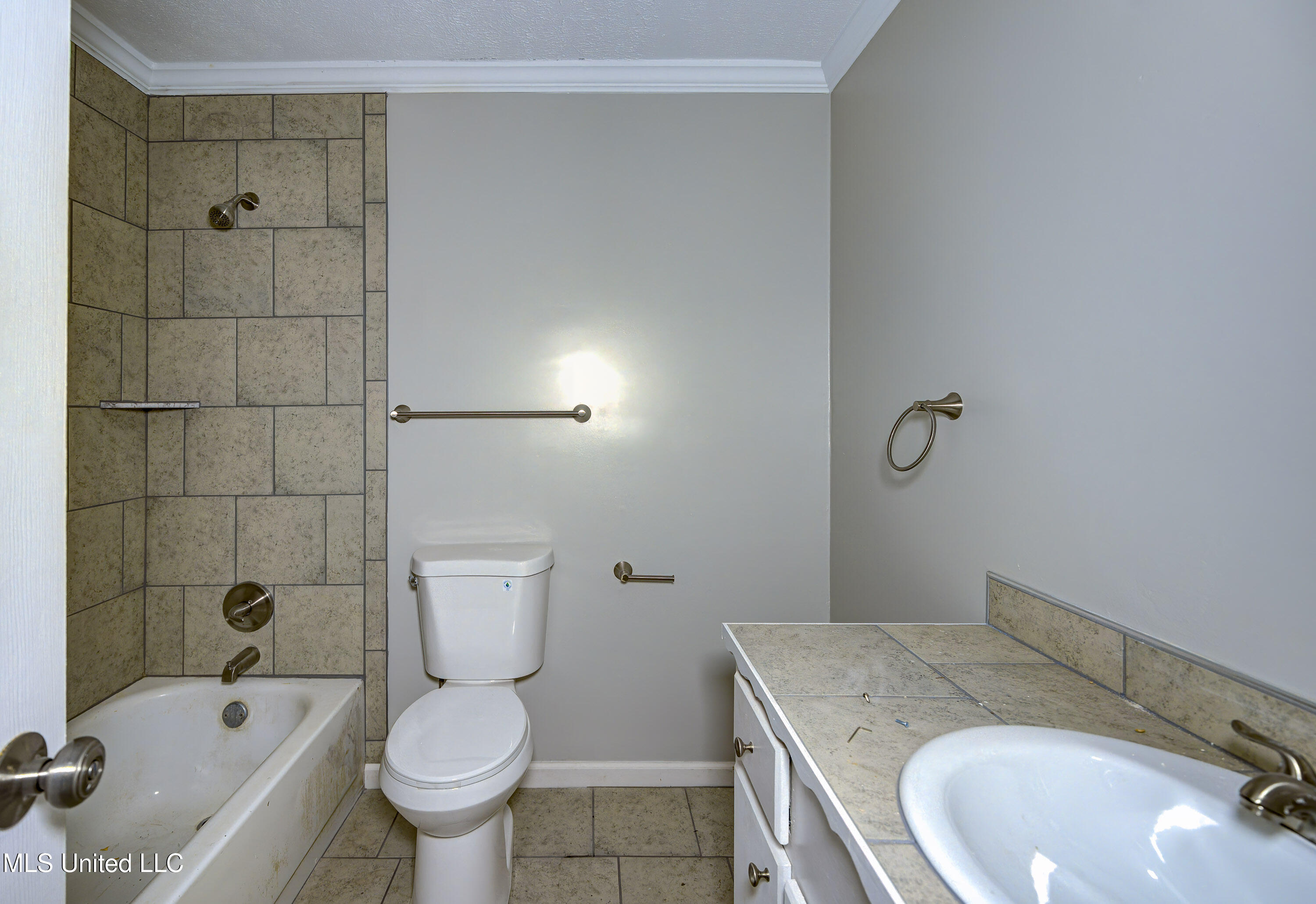 4534 Halls Ferry Road Vicksburg, MS 39180 - Photo 23 of 26 Second Bathroom 1